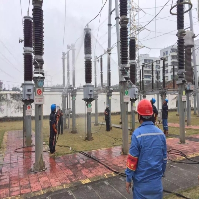 變電站帶電沖洗是怎么回事？用自來水洗？就不怕導電？